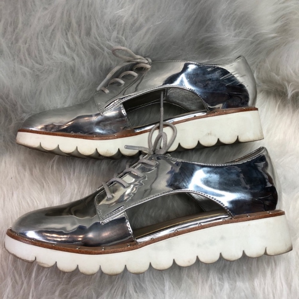 Aldo silver metallic platform Oxford with cut outs lace up EUC size 6 - Picture 3 of 7